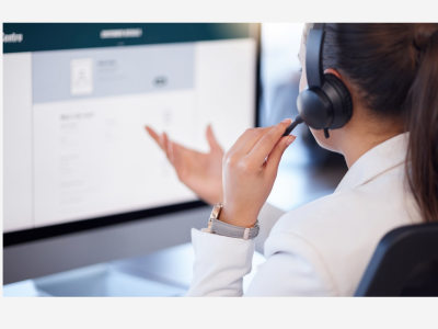 Customer service and support specialist in spanish