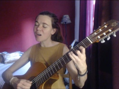 Combined MUSIC LESSONS in Spanish! - Sing, play guitar, ukulele or piano.