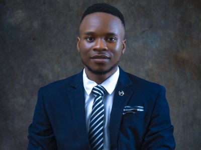 A crypto investing mentor, consultant, community builder and manager