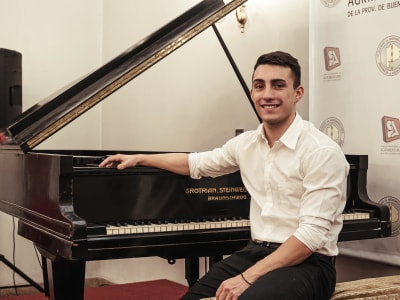 Professional piano for playlists and songs