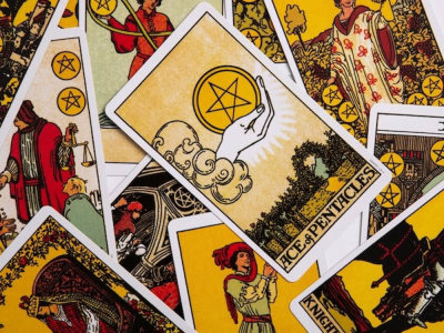 A peak into the symbolism of tarot reading (learn card reading in English)