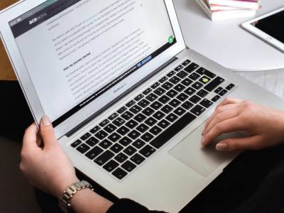 EN/CZ content editing & translation for website, forms, and social posts