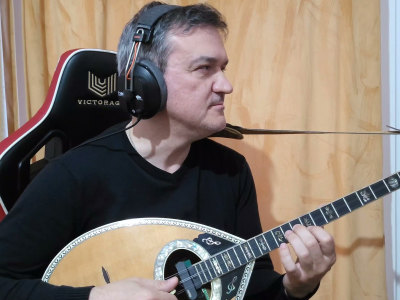 A 1-on-1 Greek Bouzouki or Folk Guitar Masterclass