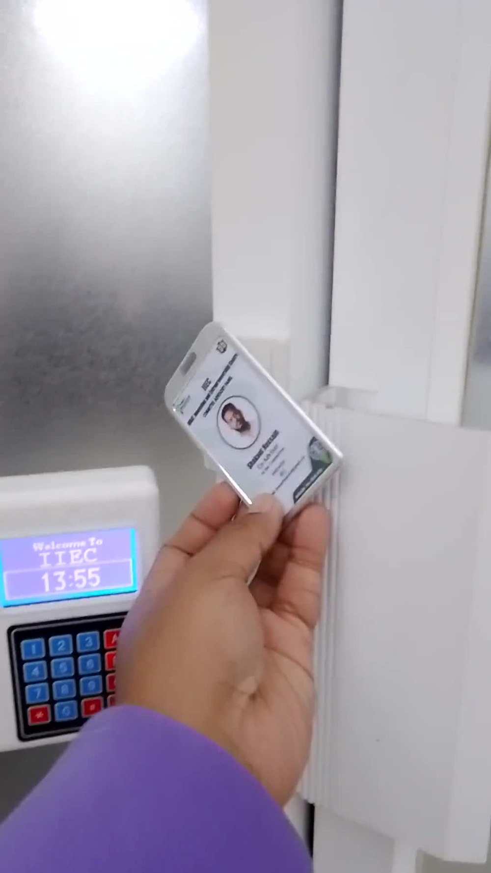 A IoT Based RFID Based Door Lock System using ESP32 and Website Circuit Diagram