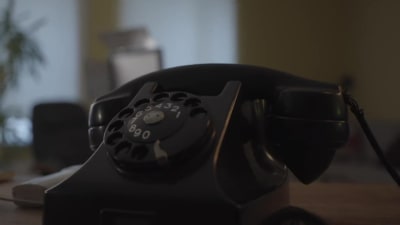 An Australian male phone message up to 100 words