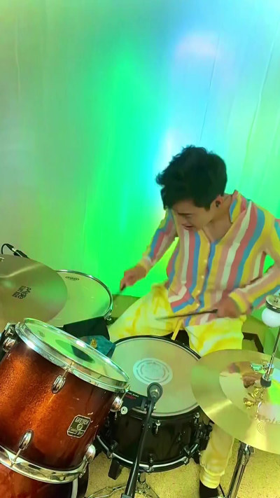 A high-quality live acoustic drums for your song