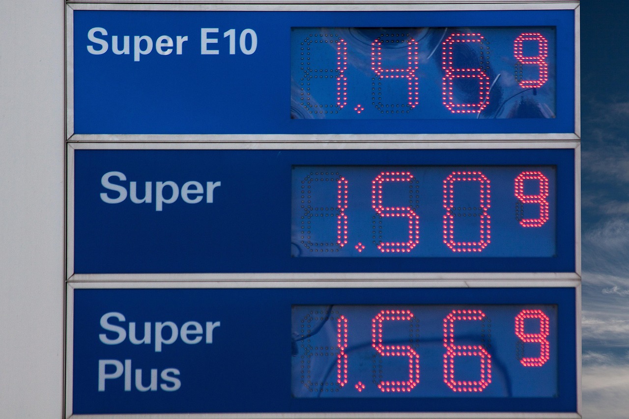 Fuel price rise delays consumer spending amid inflation