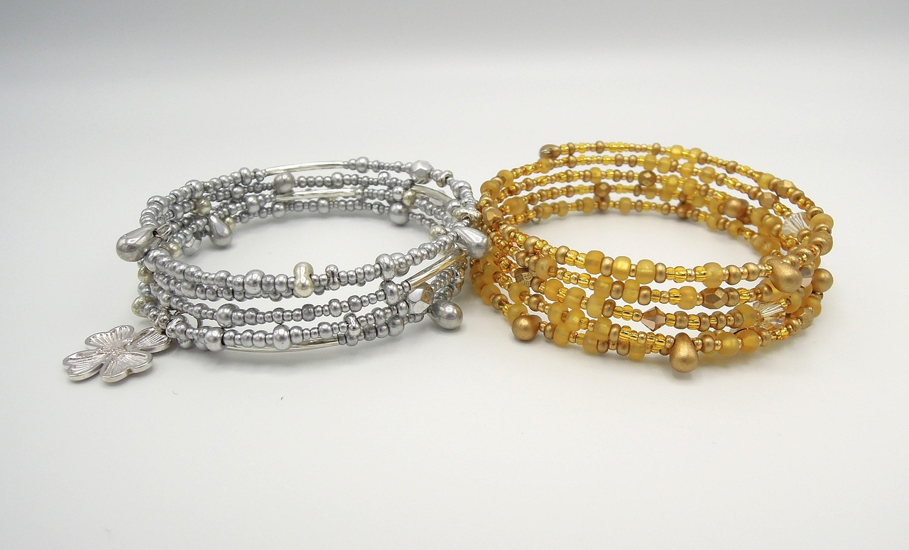 Selling your old gold jewellery pieces to gold buyers