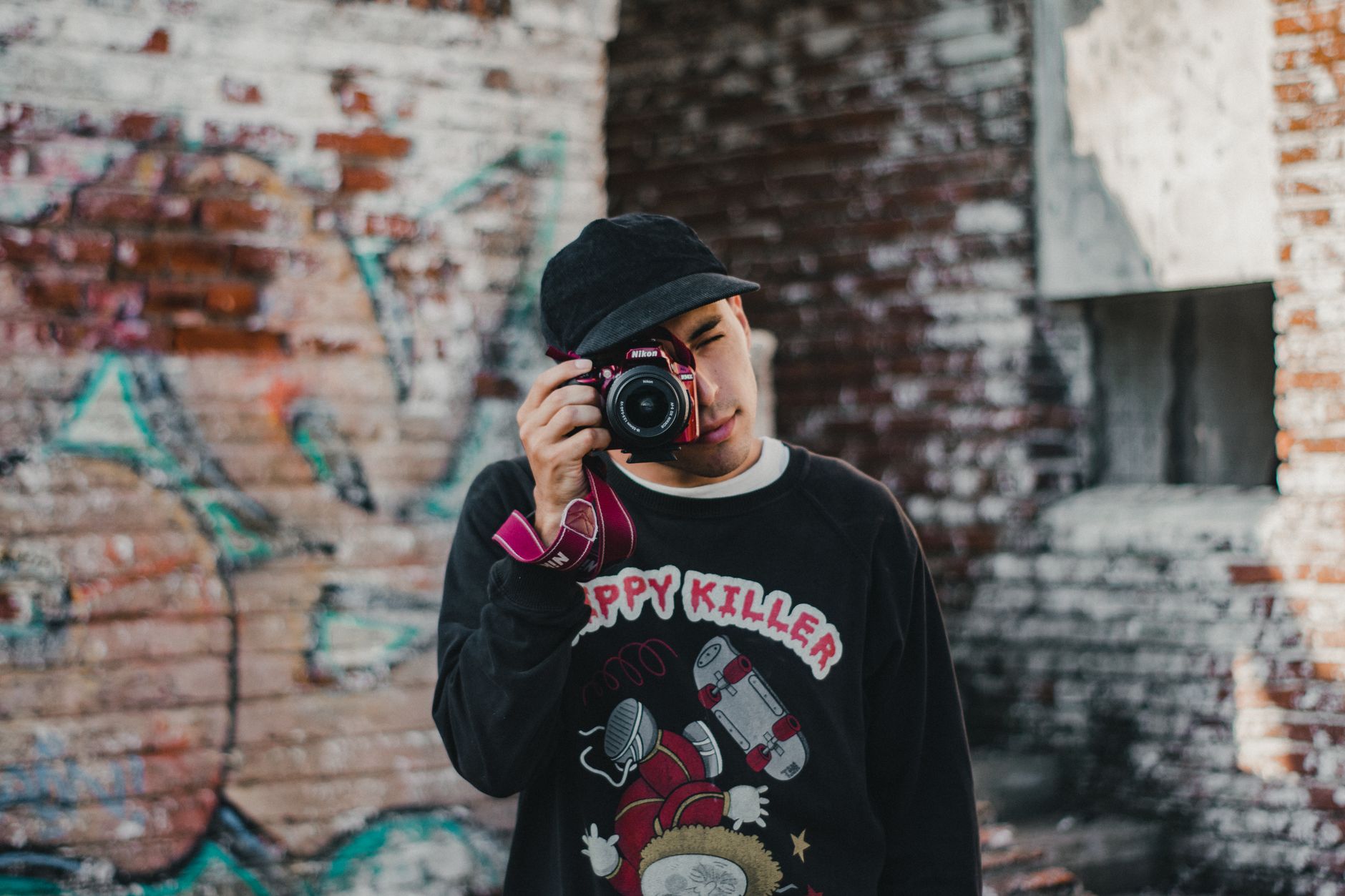 6 Great Reasons For Investing in a Beginner DSLR Camera First