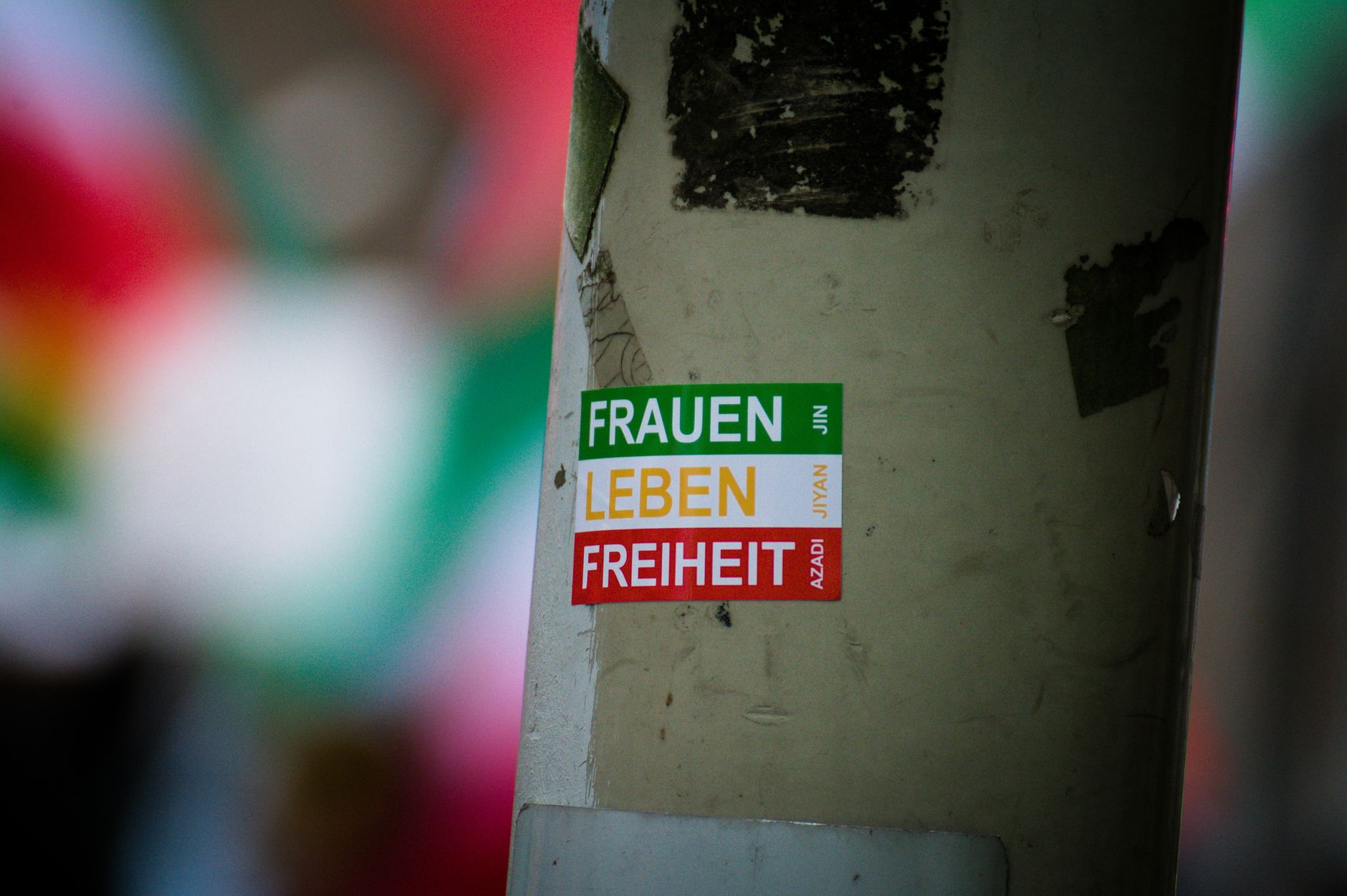 A comprehensive guide to choosing the right sticker material for your needs
