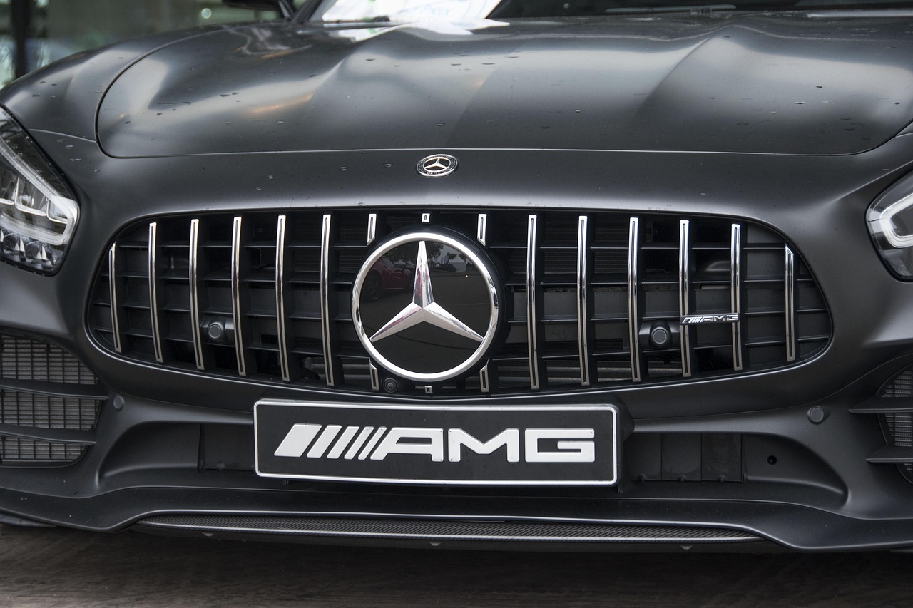 Mercedes-Benz VLE Revives Minivan Appeal