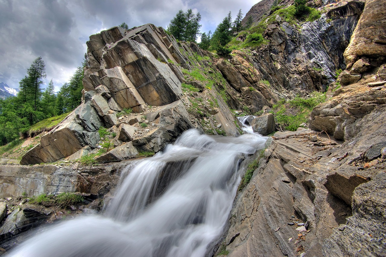 Flowing Free: Navigating the Choice Between Slow Drains and Complete Clogs
