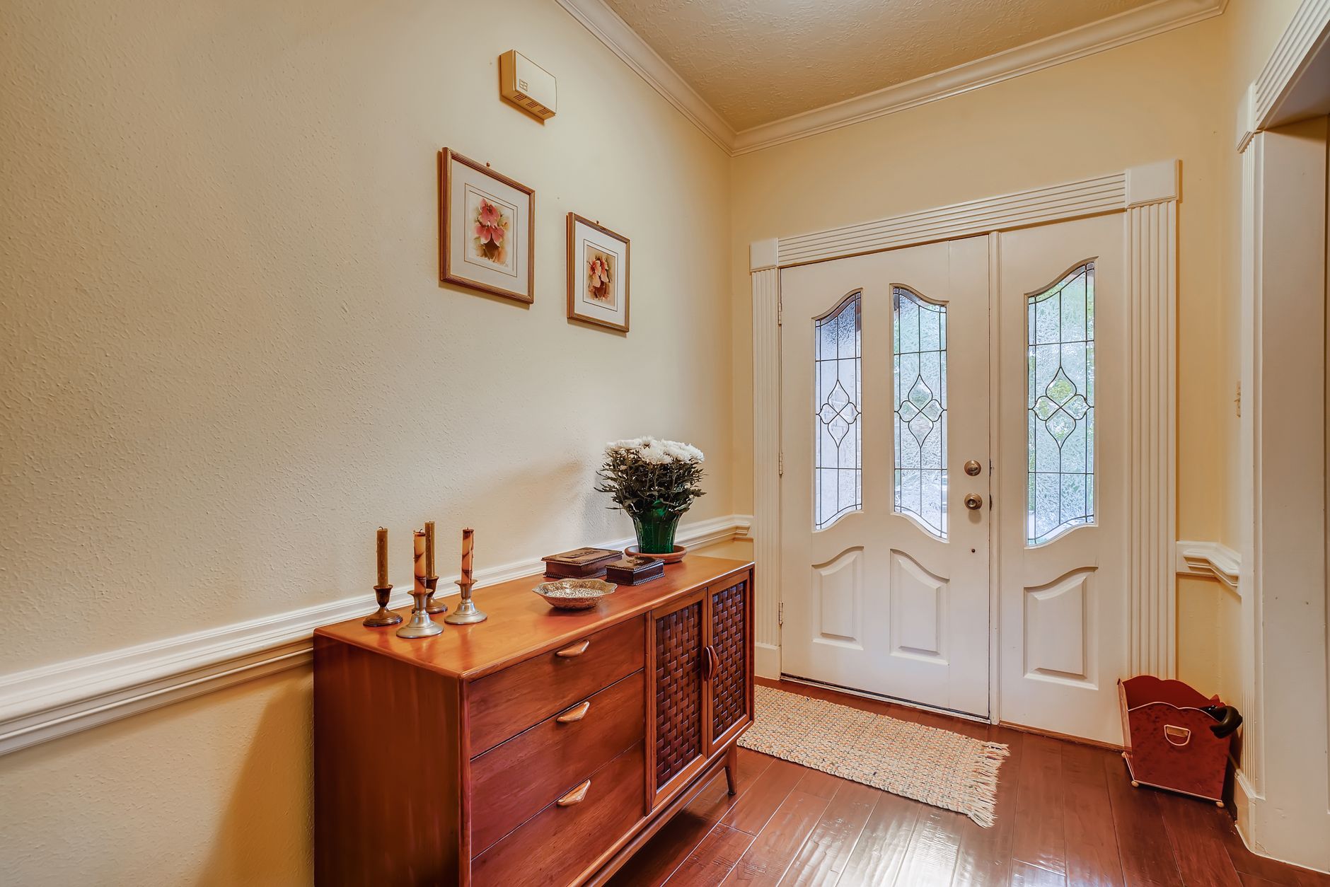 Transforming a Boring Entryway Into an Inviting Space
