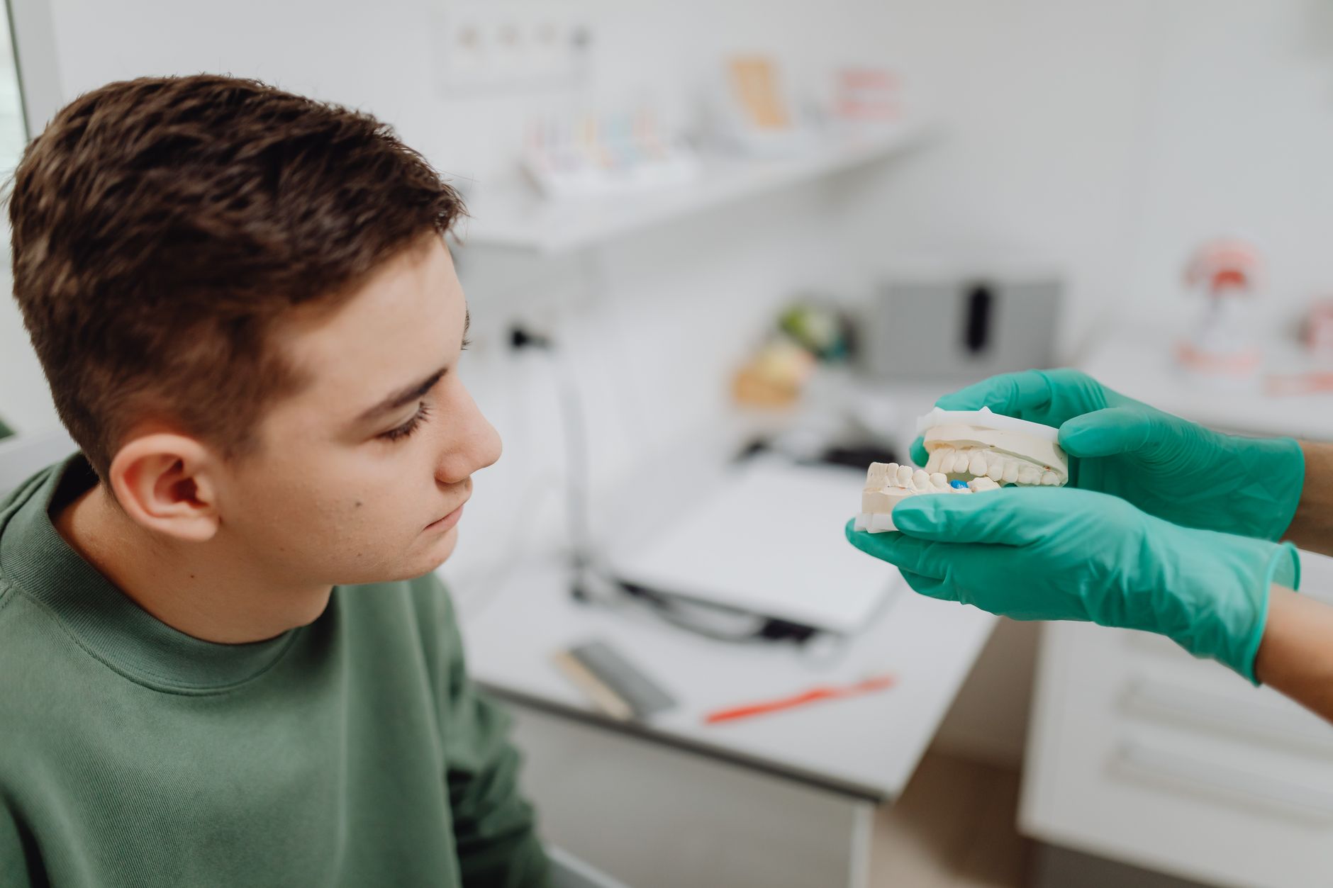 What is a crossbite? Signs, effects, and treatment