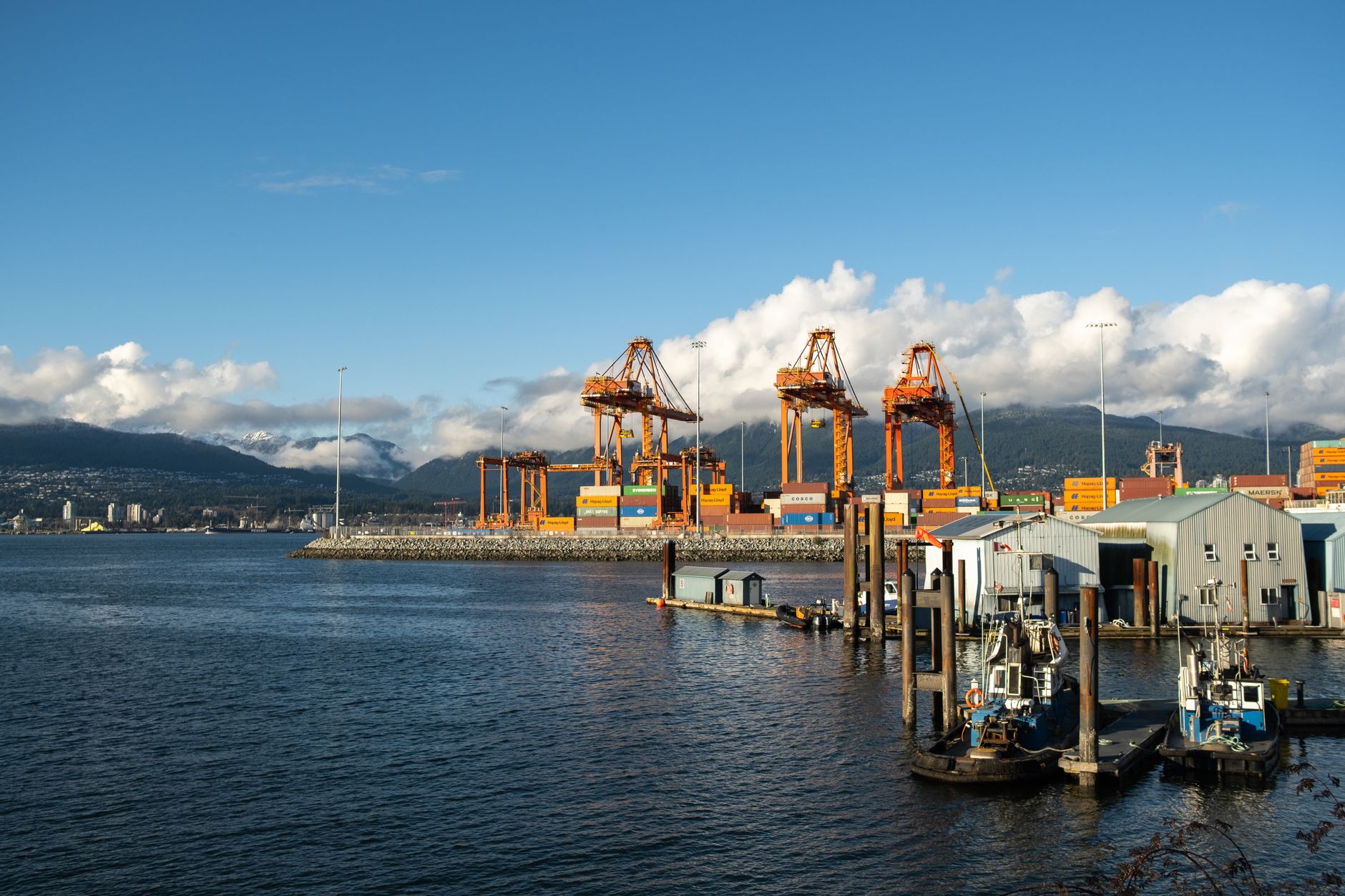 US and Canada trade war escalates anew