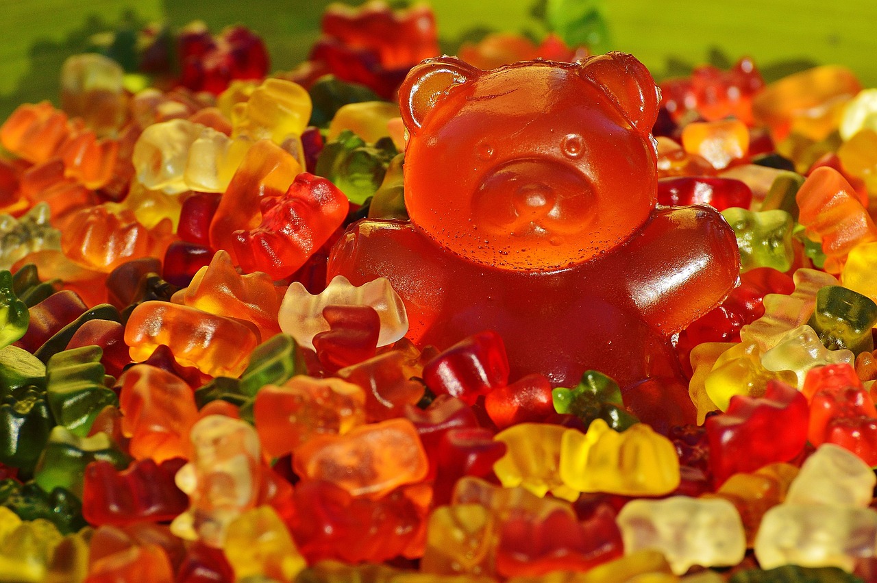 Consuming D9 Gummies vs. Inhaling Vaporizer: Pros and Cons