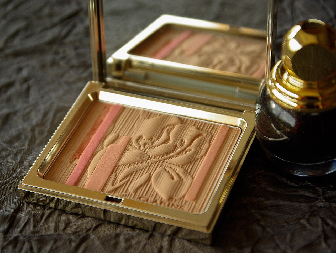 Compact Powder: Your Best Friend in Your Makeup Arsenal