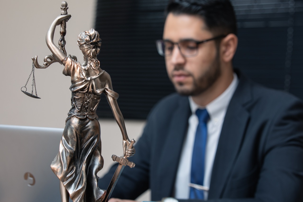 5 Key Factors to Consider When Hiring an Accident Attorney