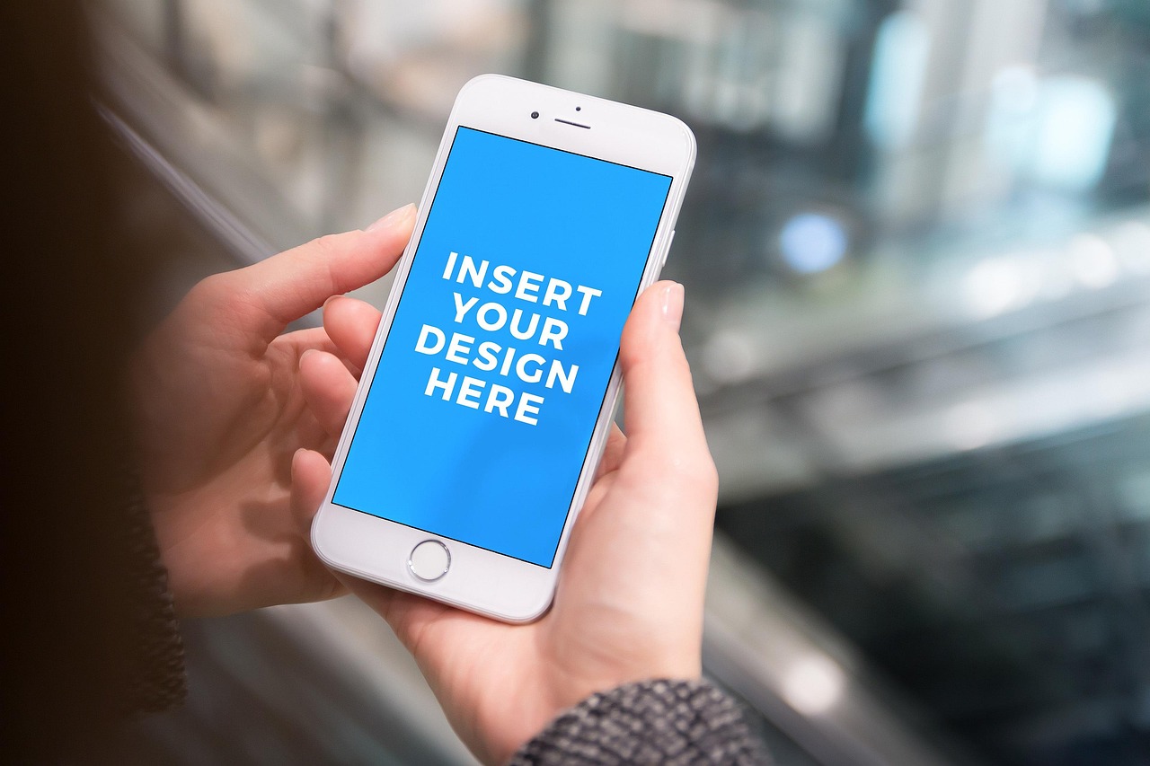 Apple expands Siri AI into enterprise apps