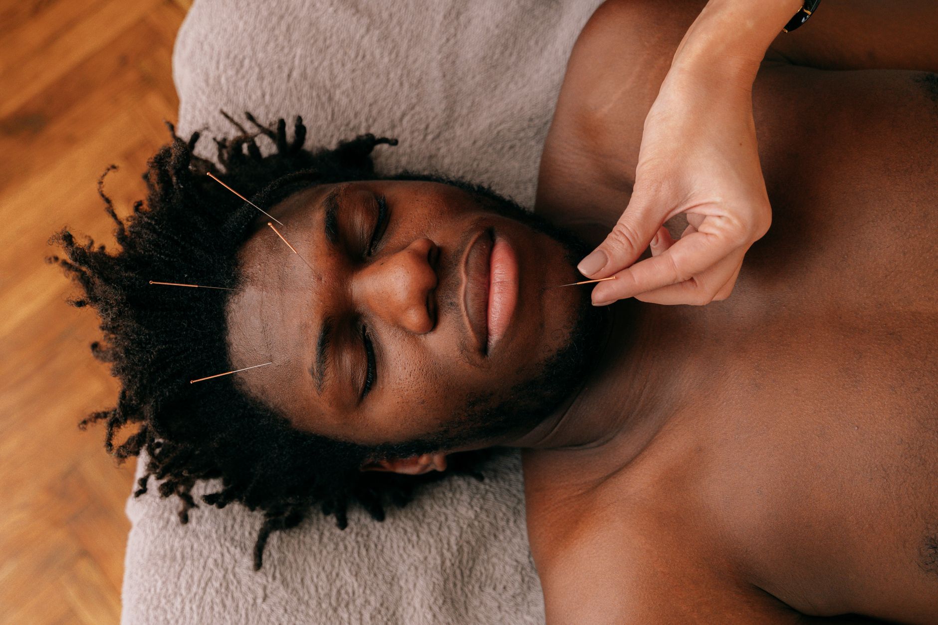 Dr. Richard Nahas Looks at The Benefits of An Acupressure Facial Massage