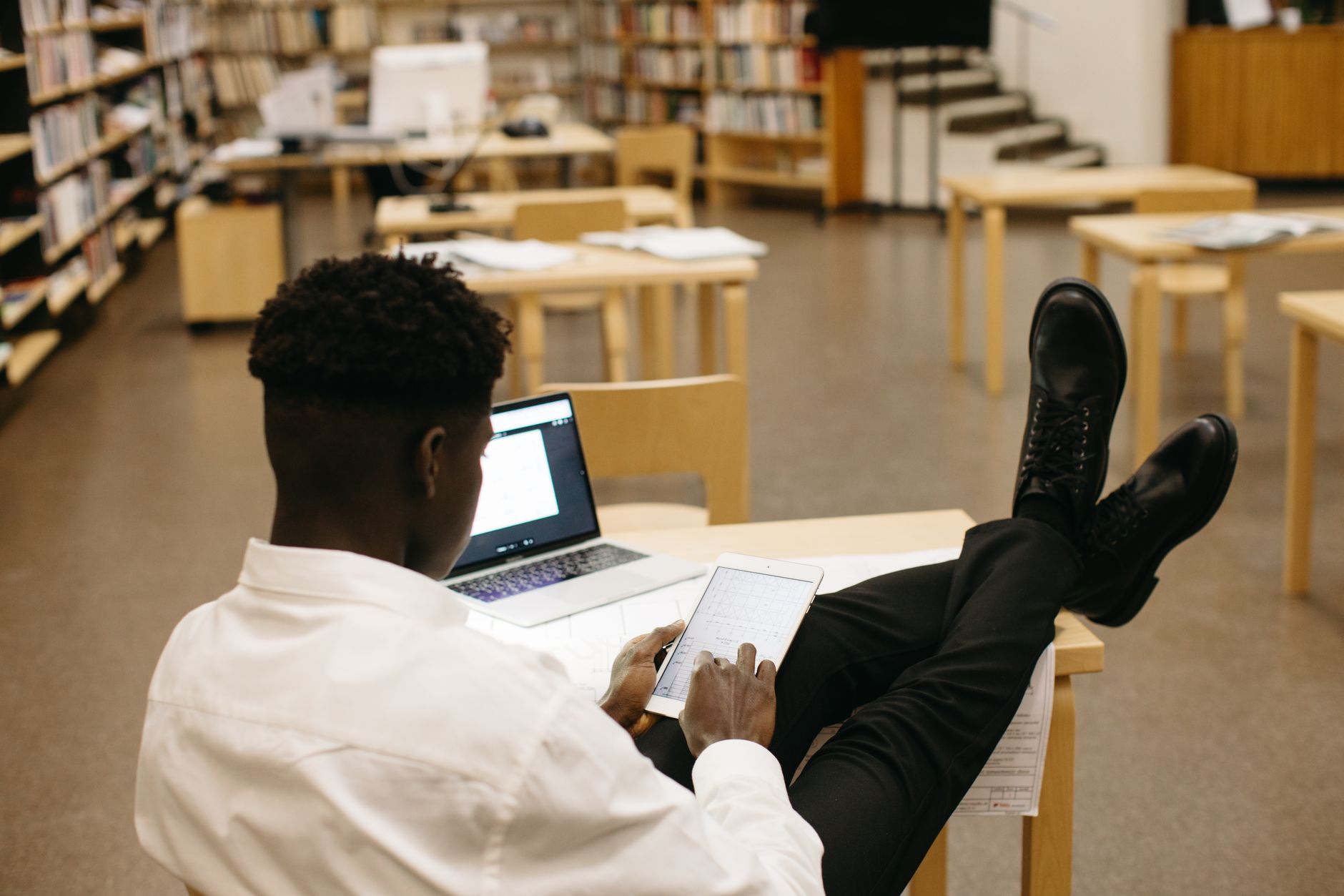 How to Become a Better Economics Student Using Online Tutors