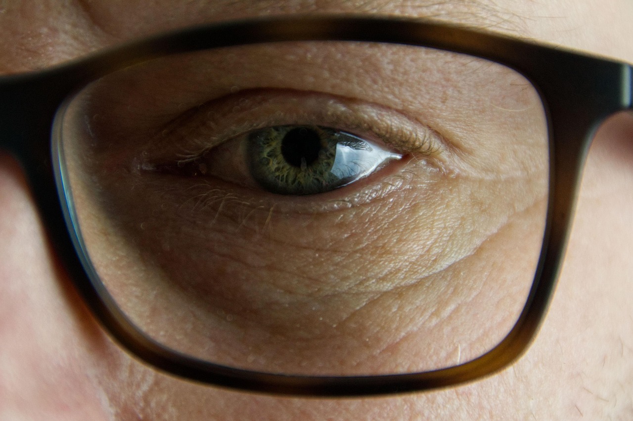 Hay fever leads 1 in 3 drivers to close eyes at wheel