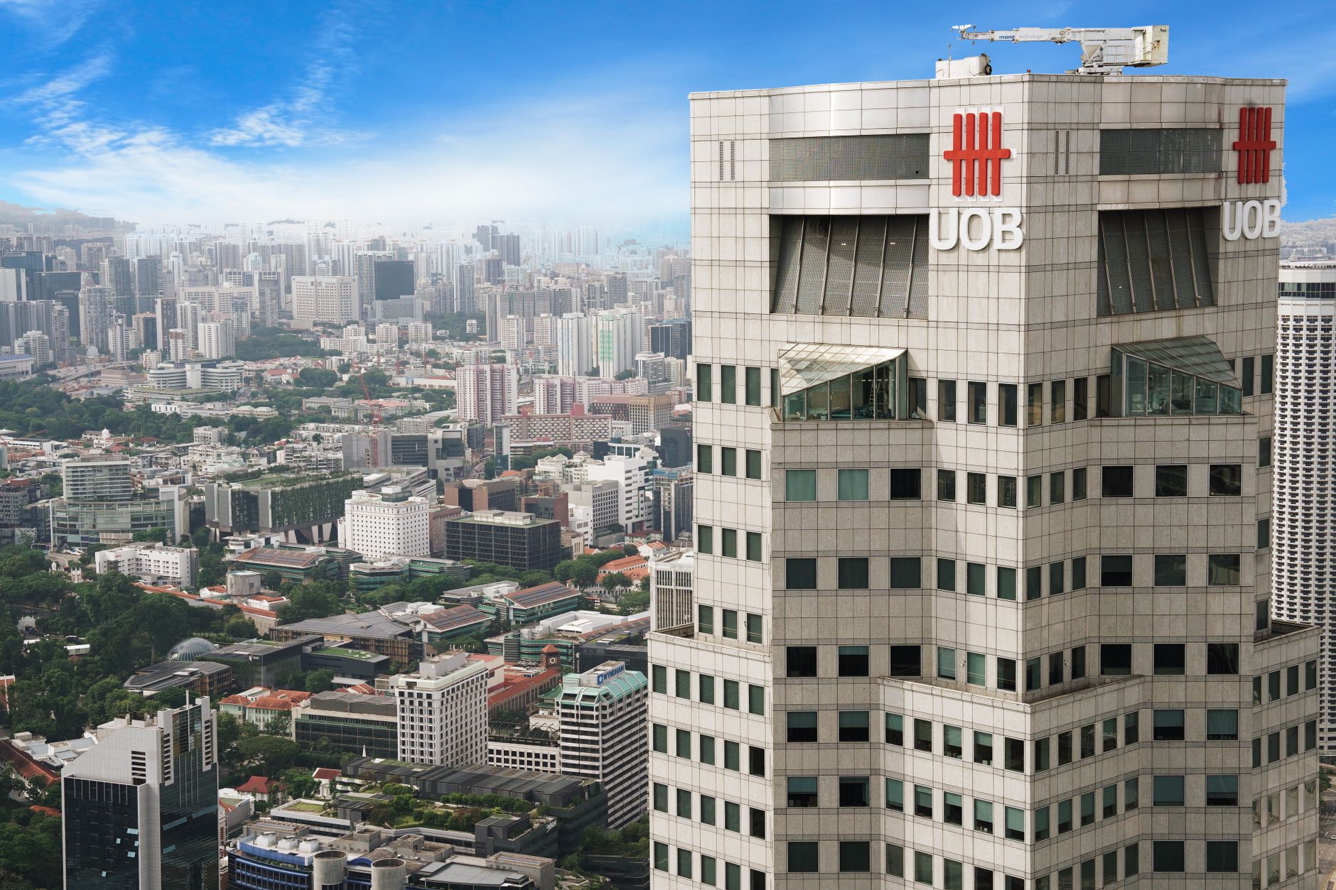 Singapore stocks slip as banks tumble STI down