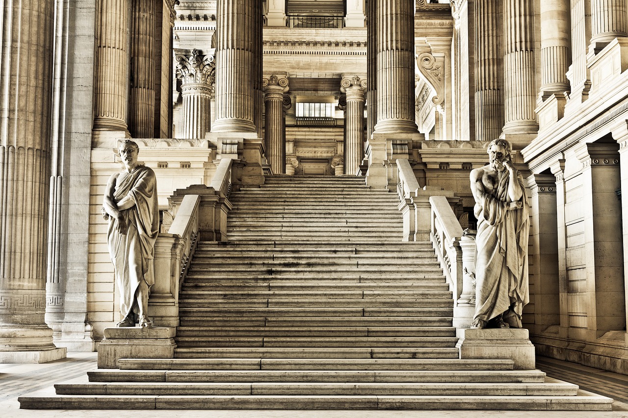 Del Vecchio heirs get court reprieve