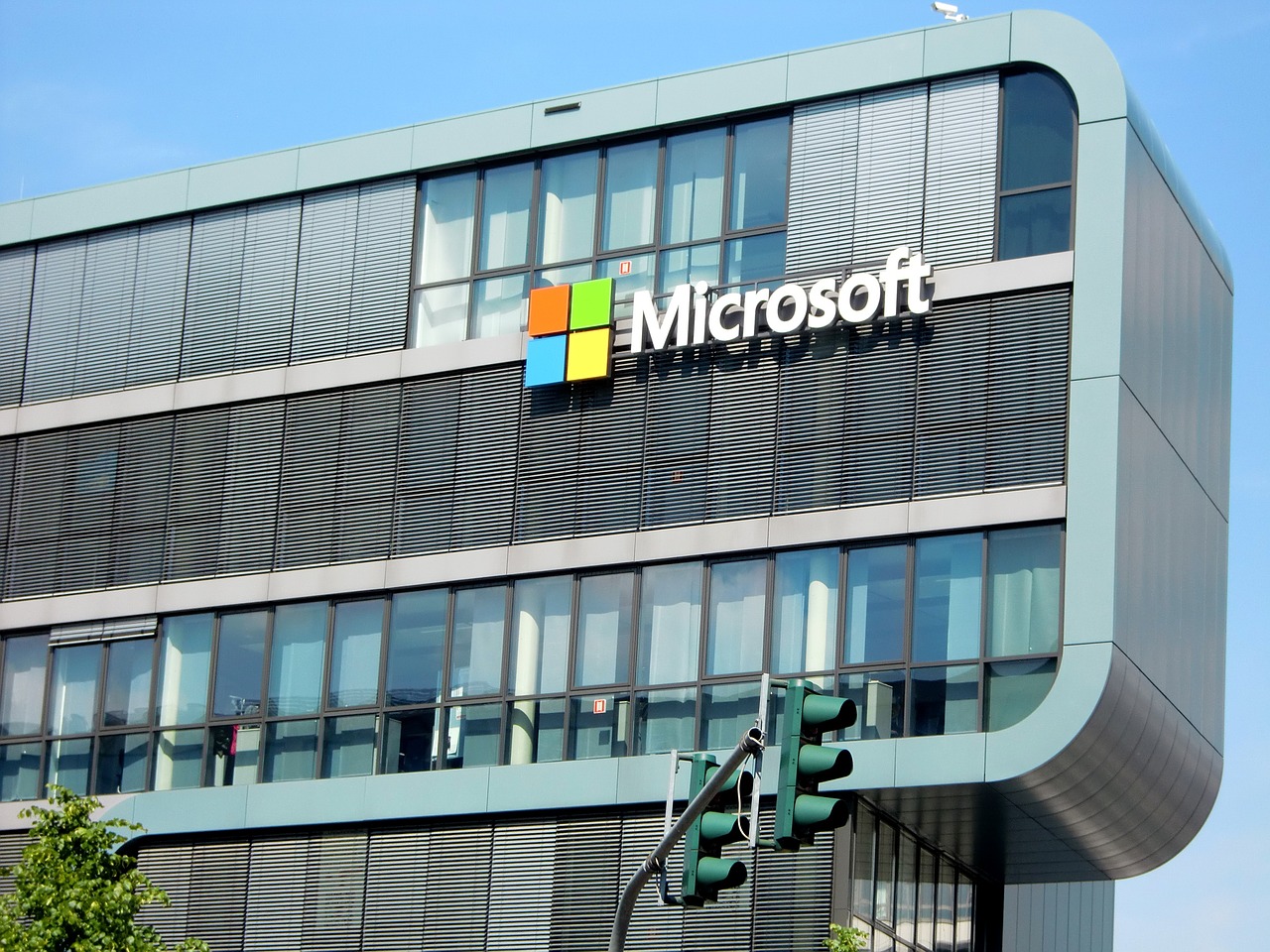 US Companies Expand AI-Native Microsoft Operations