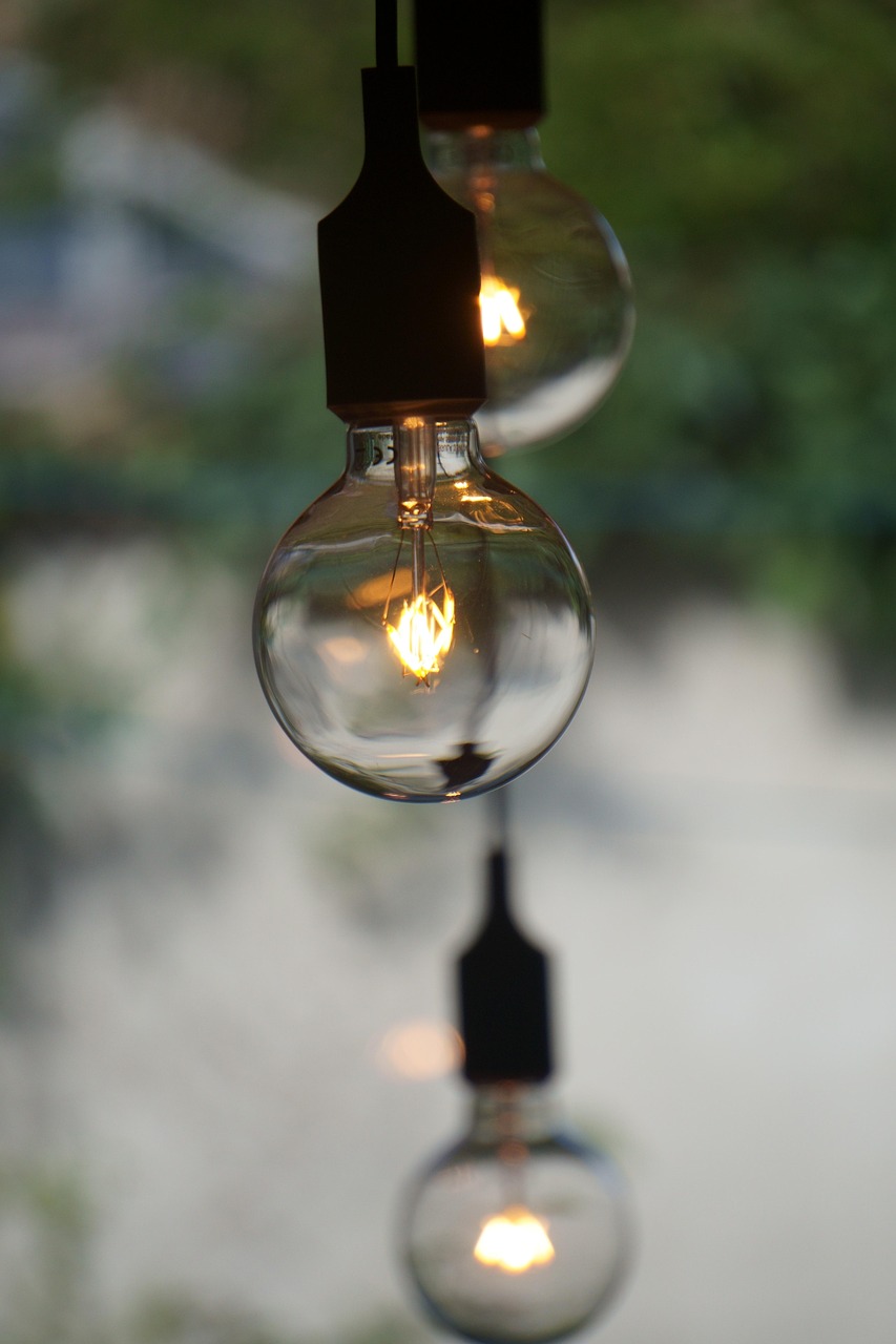 A Comparative Study Of Railway Lamps: LED vs. Incandescent