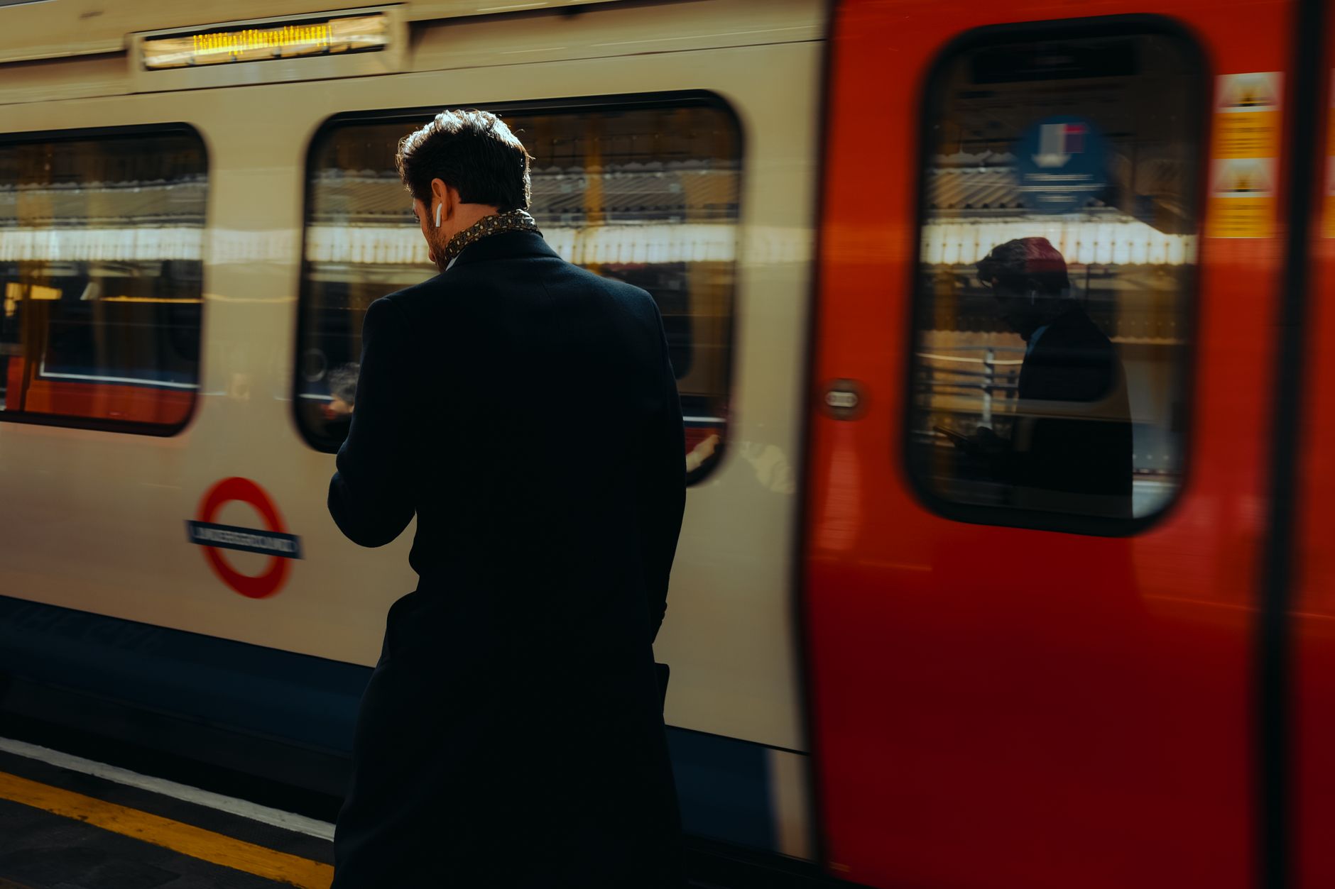 Hybrid Working: Ditching or Adoring the London Commute?