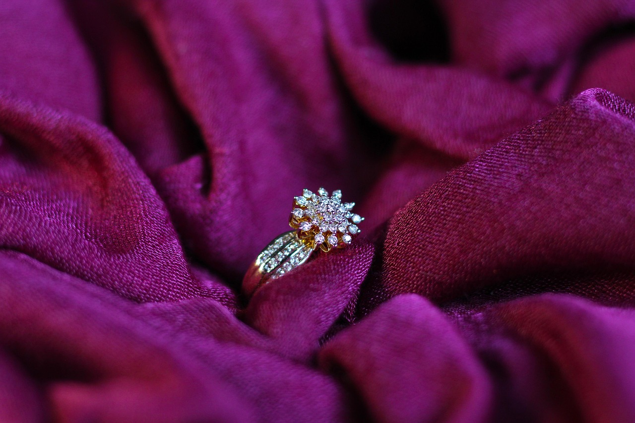 Engagement Ring Settings for Asscher Cut Diamonds