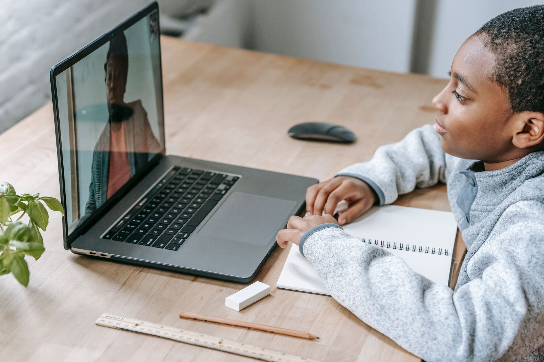 Inform Your Buddy About Online Tutoring