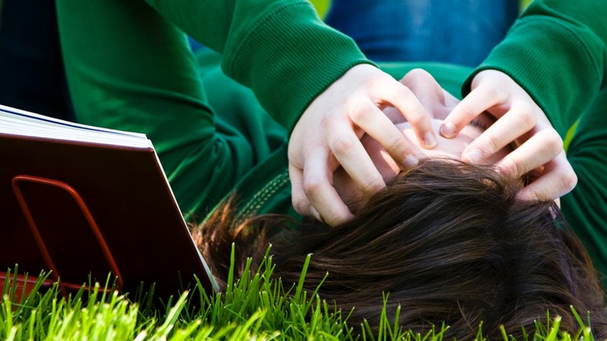 Phones linked to declining reading ability in children Phones linked to declining reading ability in children - children reading ability