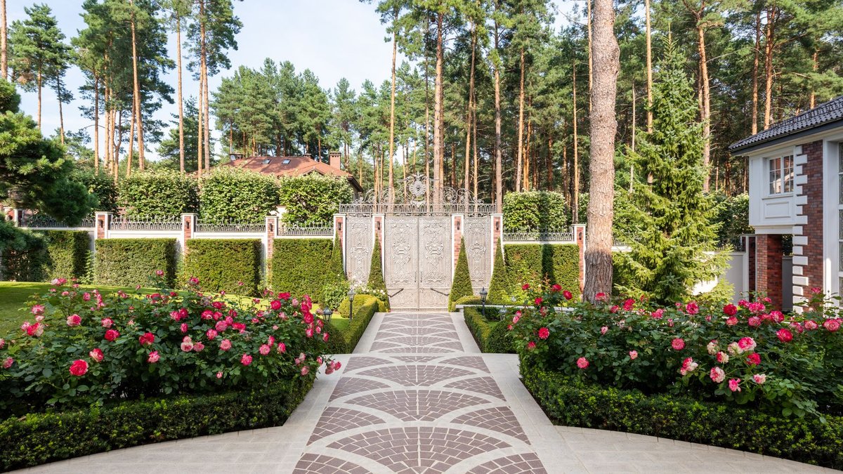 Where Woodland Romance Meets Order in a Blair Athol Garden - blair athol garden