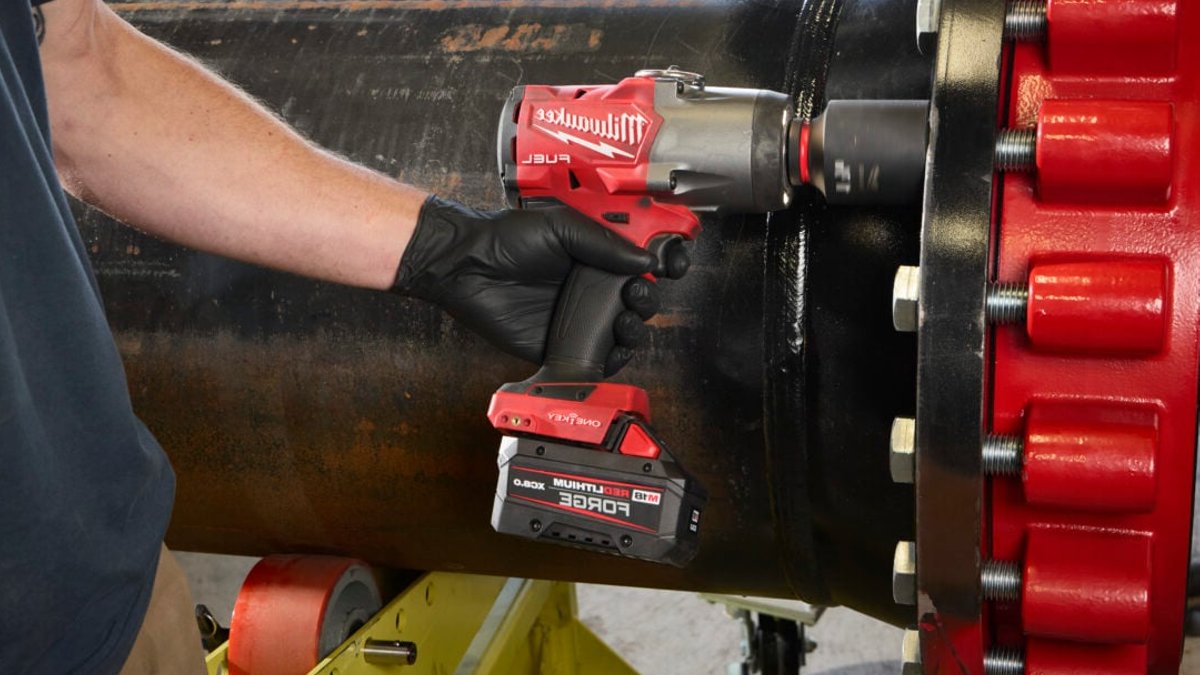 Milwaukee Debuts Highest-Torque 3/4-Inch Impact Wrench Milwaukee Debuts Highest-Torque 3/4-Inch Impact Wrench - 1800 ft-lbs impact wrench