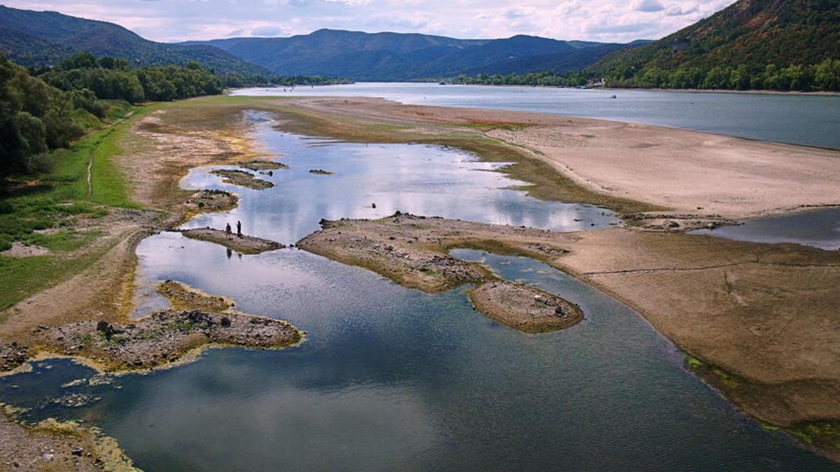 Hungary Faces Consequences of Drained Waters - water crisis