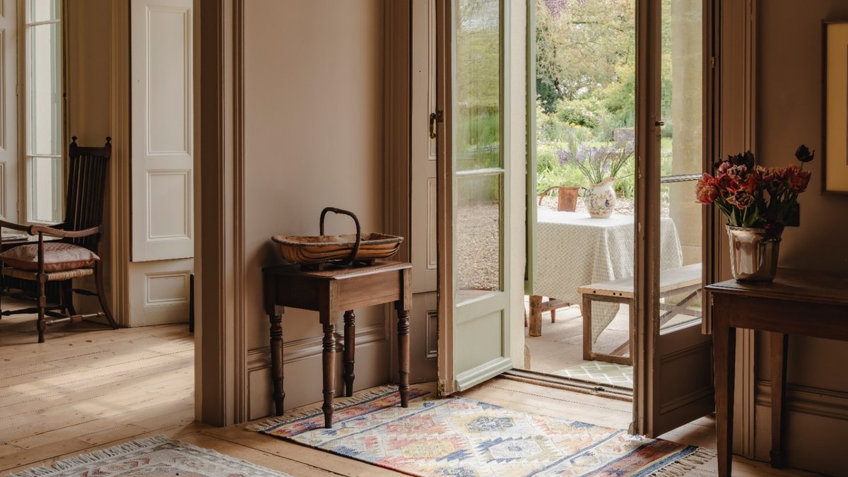 11 urgent tasks to declutter before autumn chaos arrives - declutter home