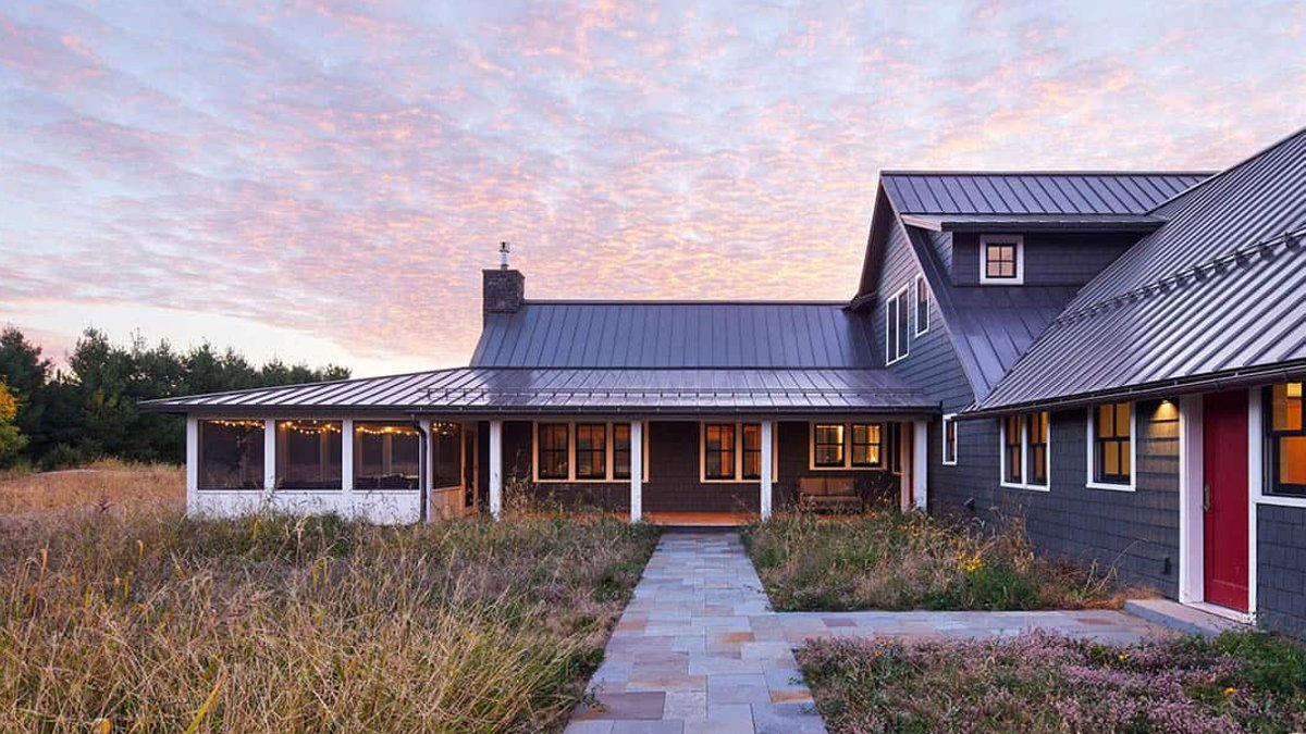 Lake house blends prairie charm with quiet retreat - lake house design