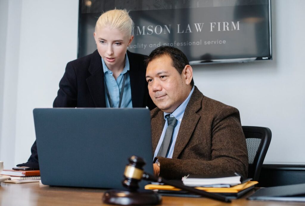 Navigating the Maze of Employment Law: The Indispensable Role of a Solicitor