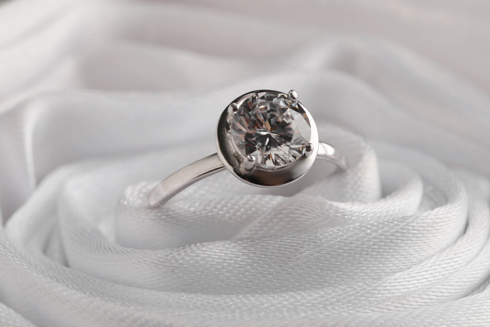Armitage’s Allure: A Guide to Trendsetting Engagement Rings