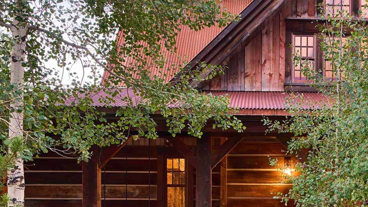 Steamboat cabin blends modern charm with rustic style - cabin design