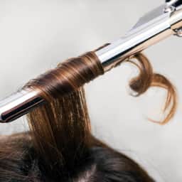 Blowdry & styling - Curling with Tongs
