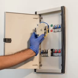 MCB & fuse - Single pole MCB installation