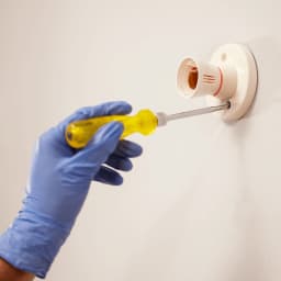 Light - Bulb holder installation