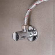 Water pipe connections - Connection hose installation
