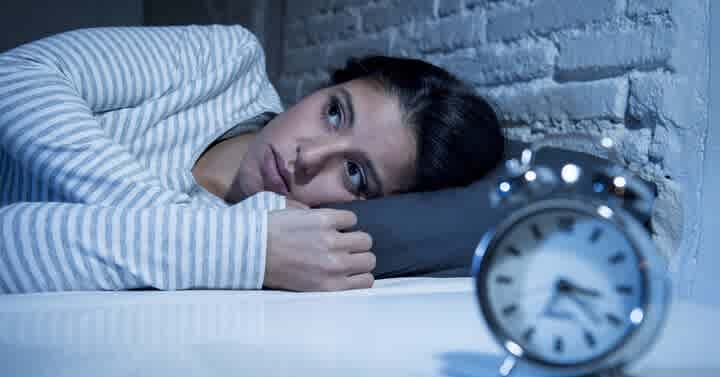 9 Tips To Beat Insomnia & Get A Sound Sleep