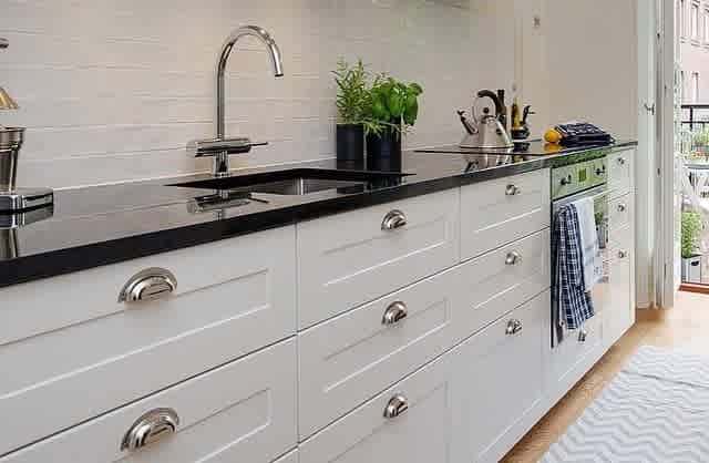 A Quick Guide To The Basic Types Of Kitchen Cabinets