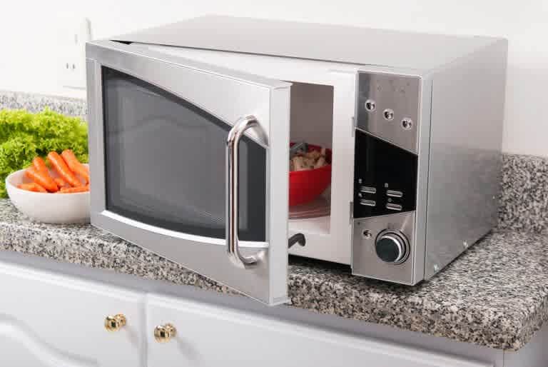 5 Common Mistakes You Should Avoid While Using Your Microwave Oven