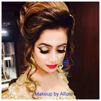 Heavy Bun Hairstyle And Eye Makeup By Sonalika Kapoor